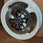 Komplett erneuertes Vorderrad