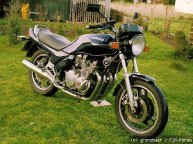 XJ 900